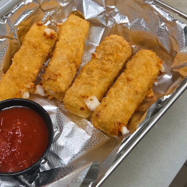 *NEW* Mozarella Sticks (8).